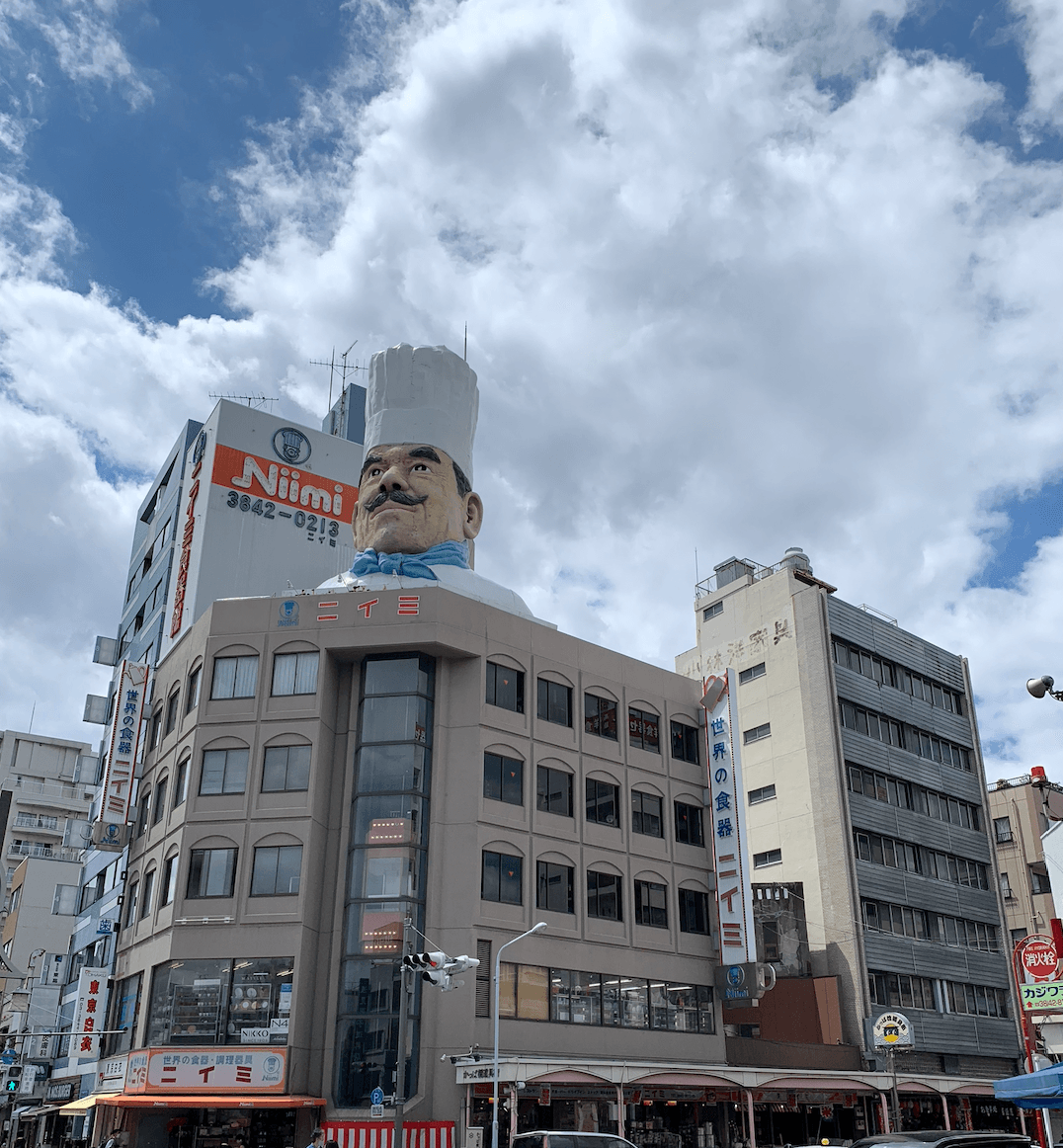 【まるで秘密基地⁉︎】浅草かっぱ橋道具街のレンタル映画館「Theater SPROUT」をご存知ですか?