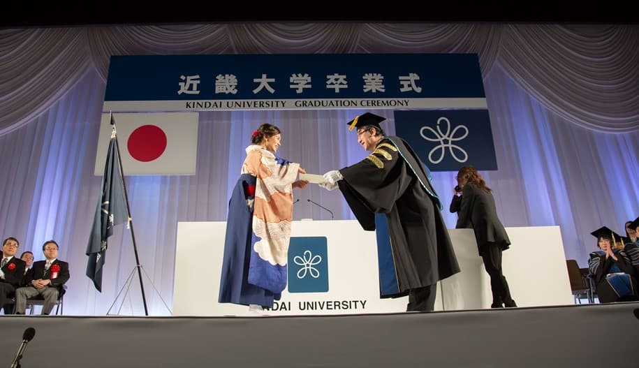 近畿大学令和3年度卒業式　3年ぶりに対面で実施　東京オリンピック出場の安永 真白選手(アーティスティックスイミング)が出席