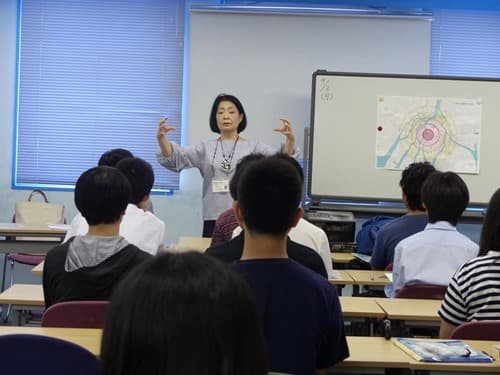 広島・長崎の原爆の伝承者 平野 由美恵さんによる、高校生への被爆体験伝承講話