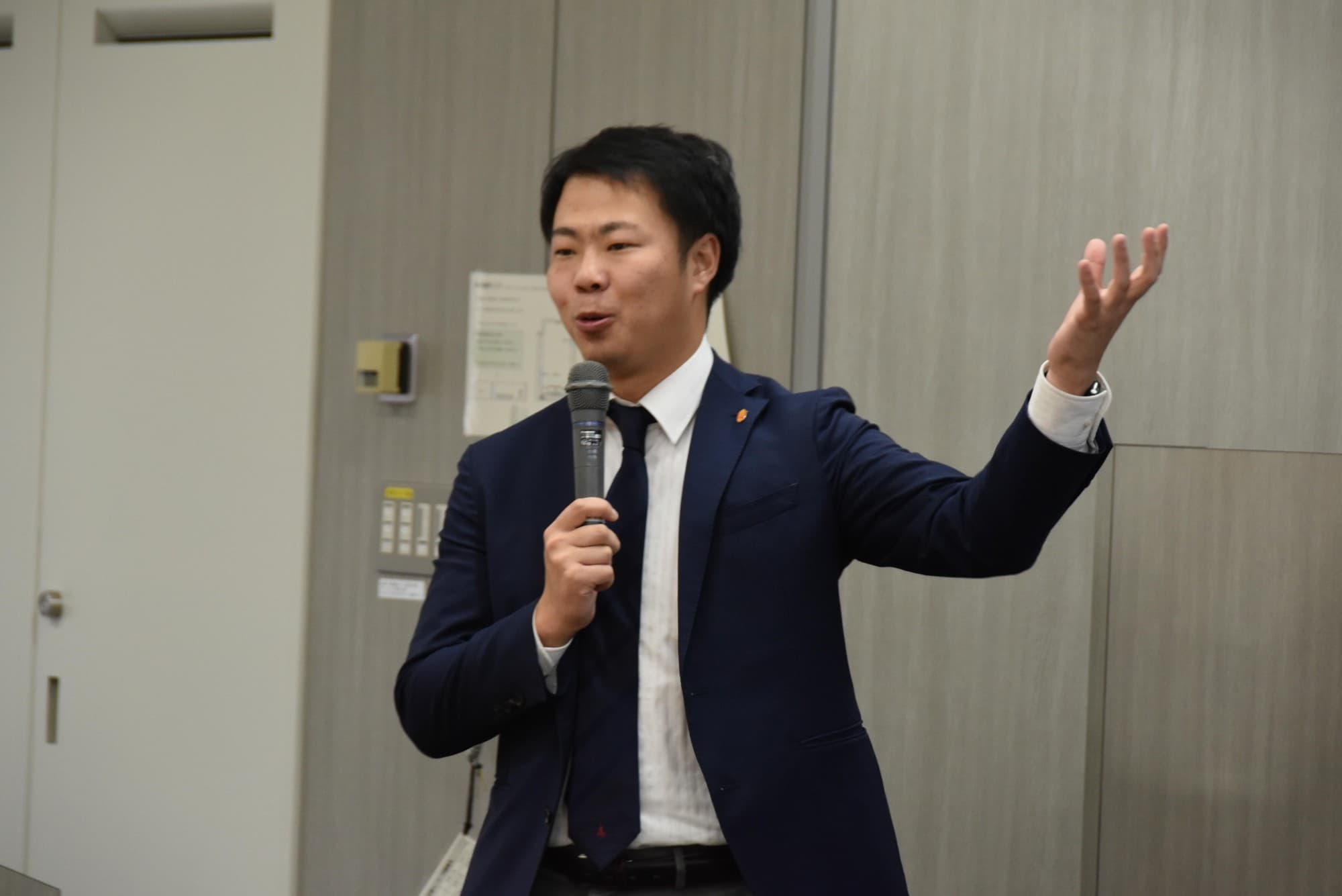 【名城大学】経営学部の澤田貴之教授の公開授業で名古屋グランパスエイトの滝野氏が講義