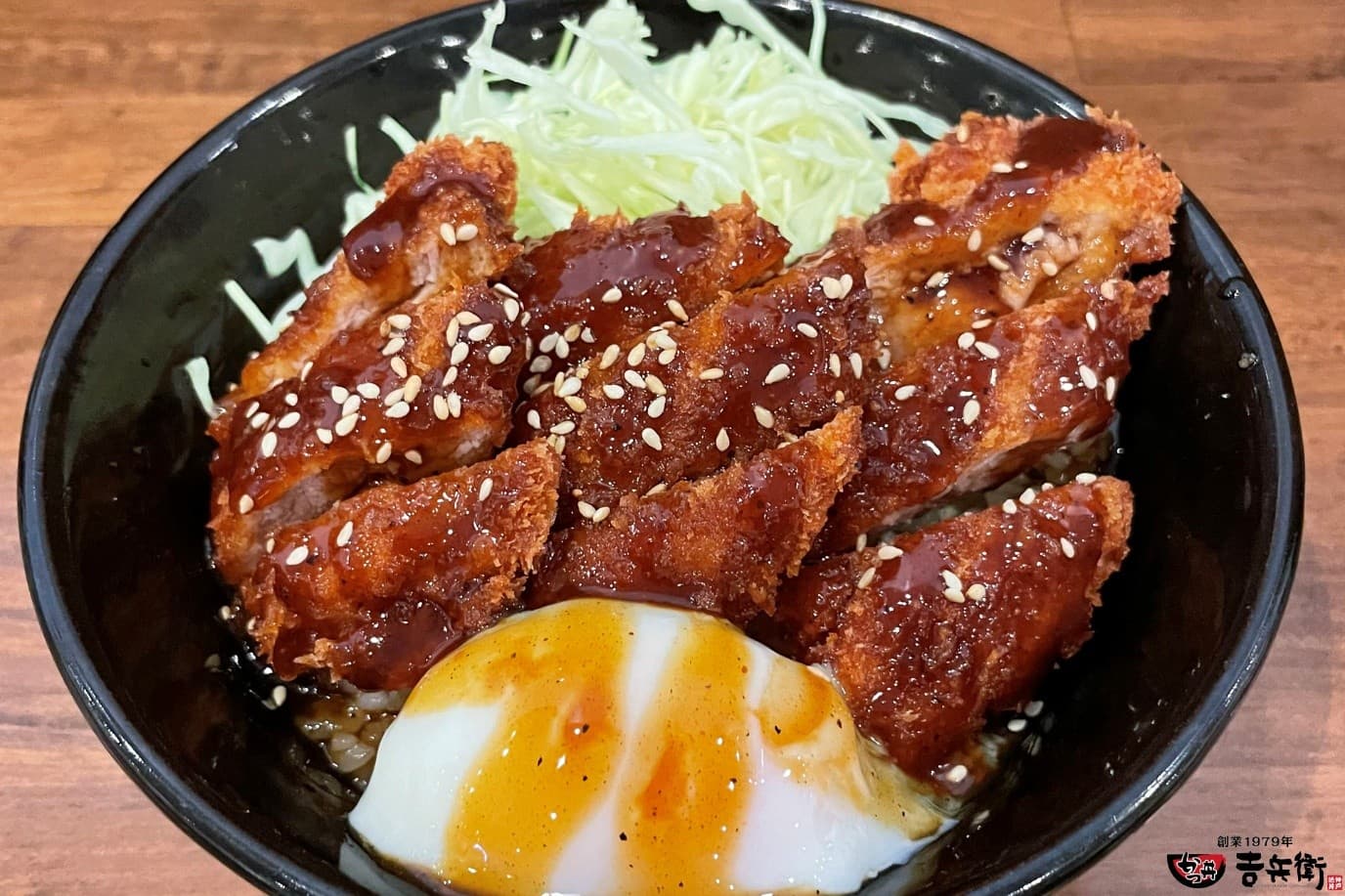 【新商品発売】かつ丼吉兵衛、黒胡椒香る「手羽唐みたいなかつ丼」を期間限定で販売開始