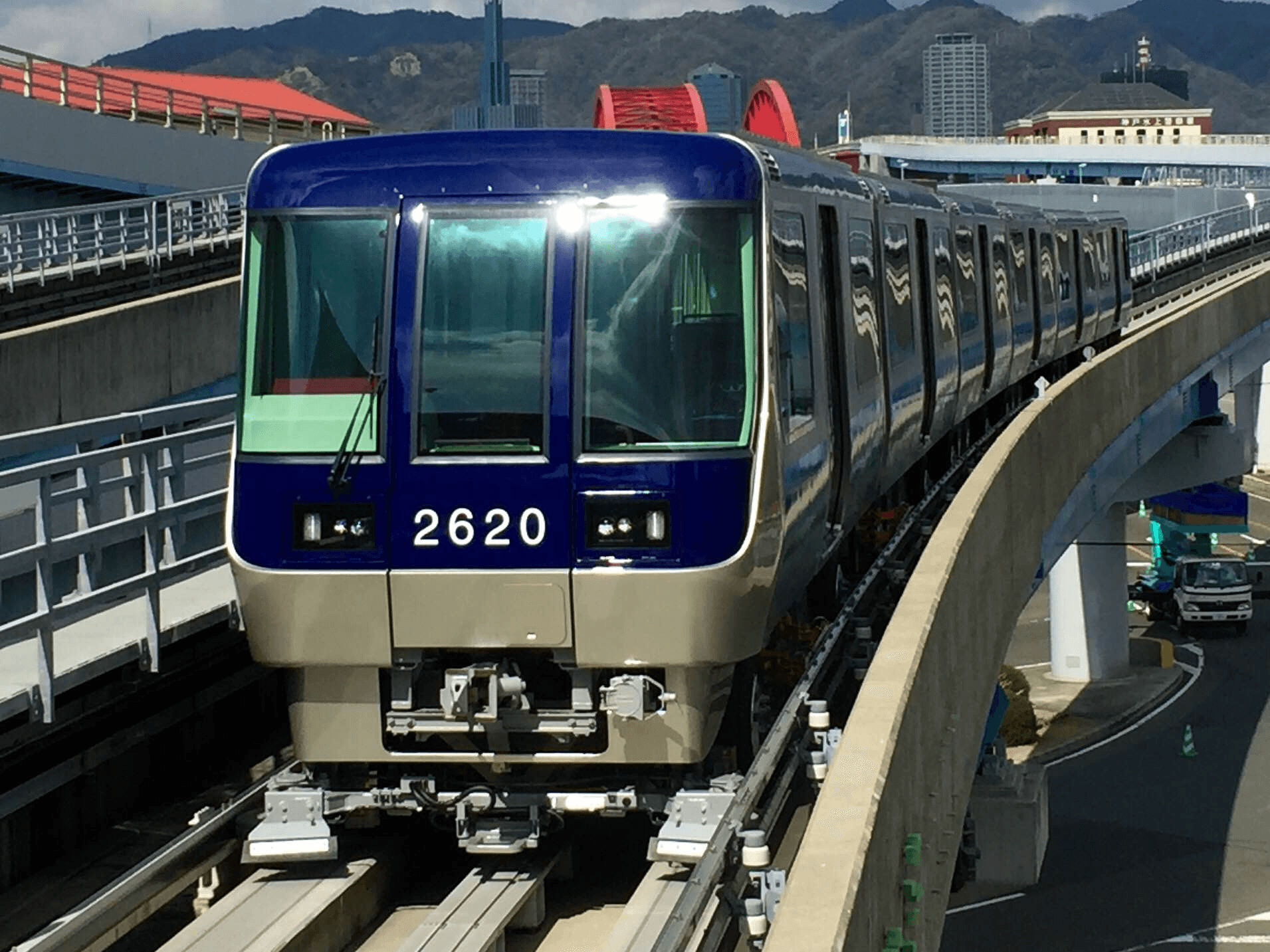 神戸ポートライナー2駅に1分単位で利用可能なワークブース「CHATBOX」を設置