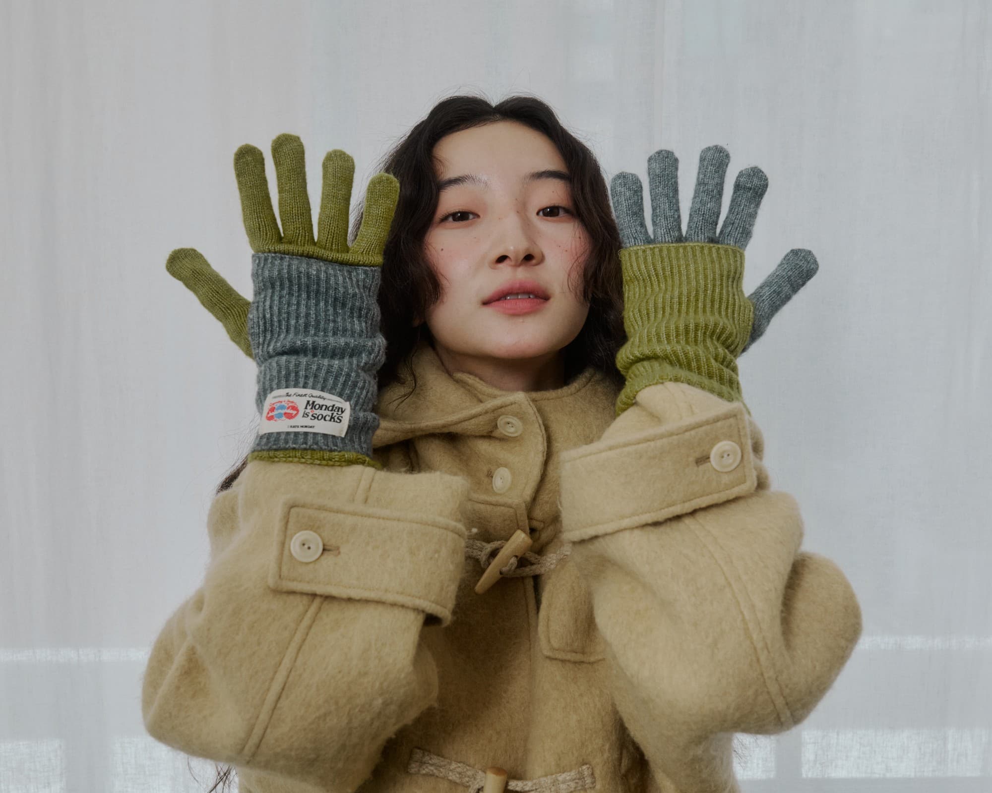 「I Hate Monday (アイヘイトマンデー) 」より、“冬を楽しむ”ための新作が登場 / ふわもこソックス、クリスマス限定デザイン、あったかグローブ、カラフルマットまで