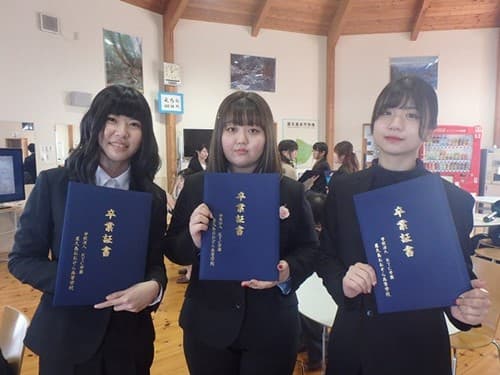 屋久島に集合！全国のキャンパスから高校生が集う　会場参加×オンラインのハイブリット卒業式