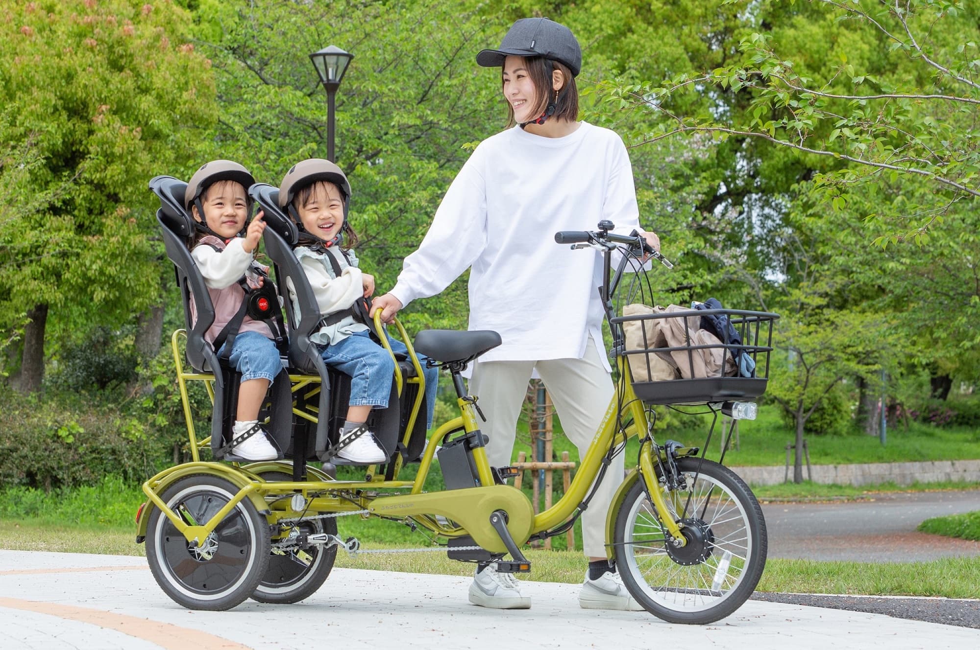 日本初「双子用の三輪電動アシスト自転車」新発売 安価な月額制レンタルも開始し、双子家庭のお出かけを応援