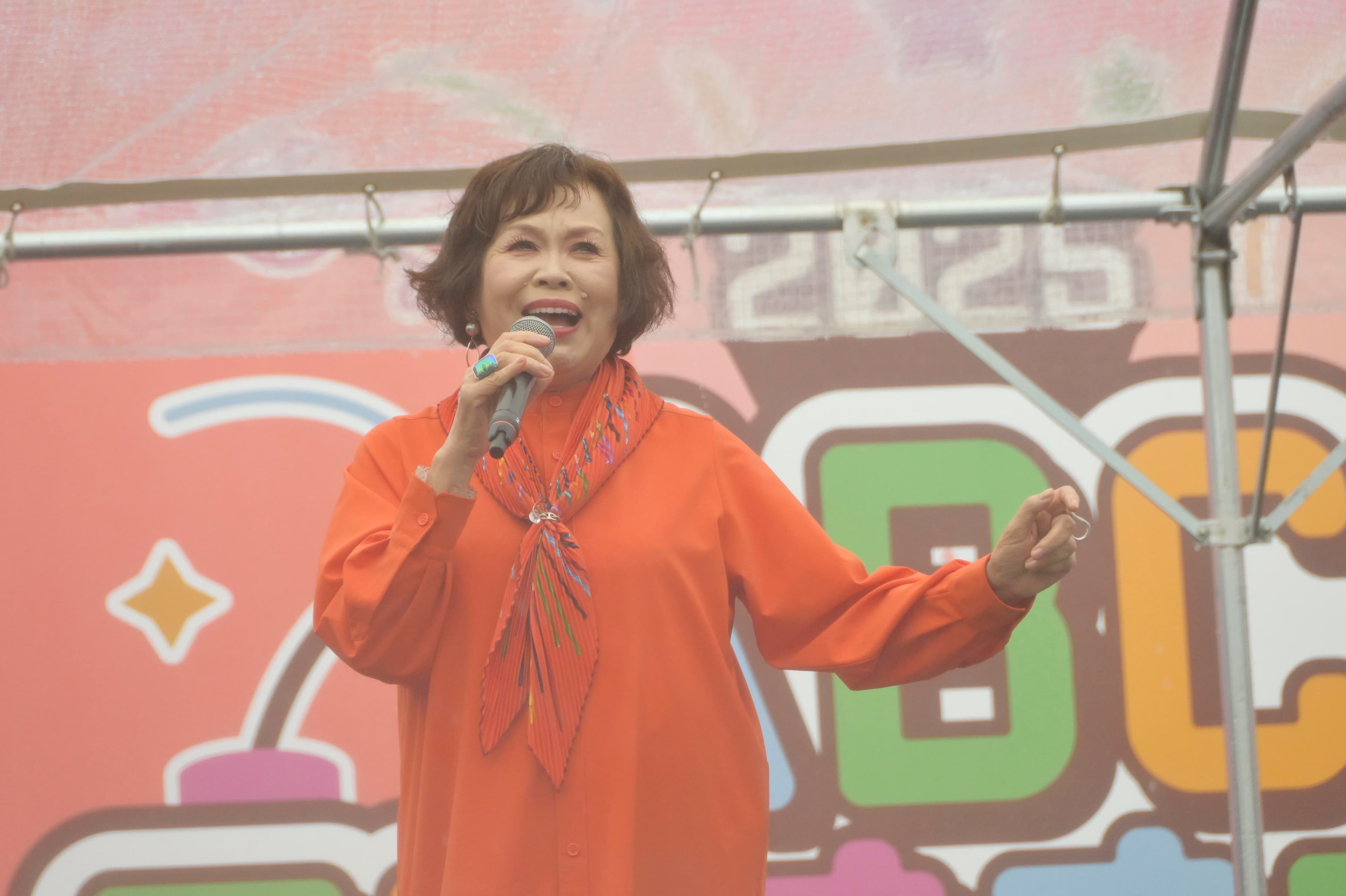 上沼恵美子 万博記念公園にて涙と笑いの「人生泣き笑い」熱唱！「私一生忘れません」