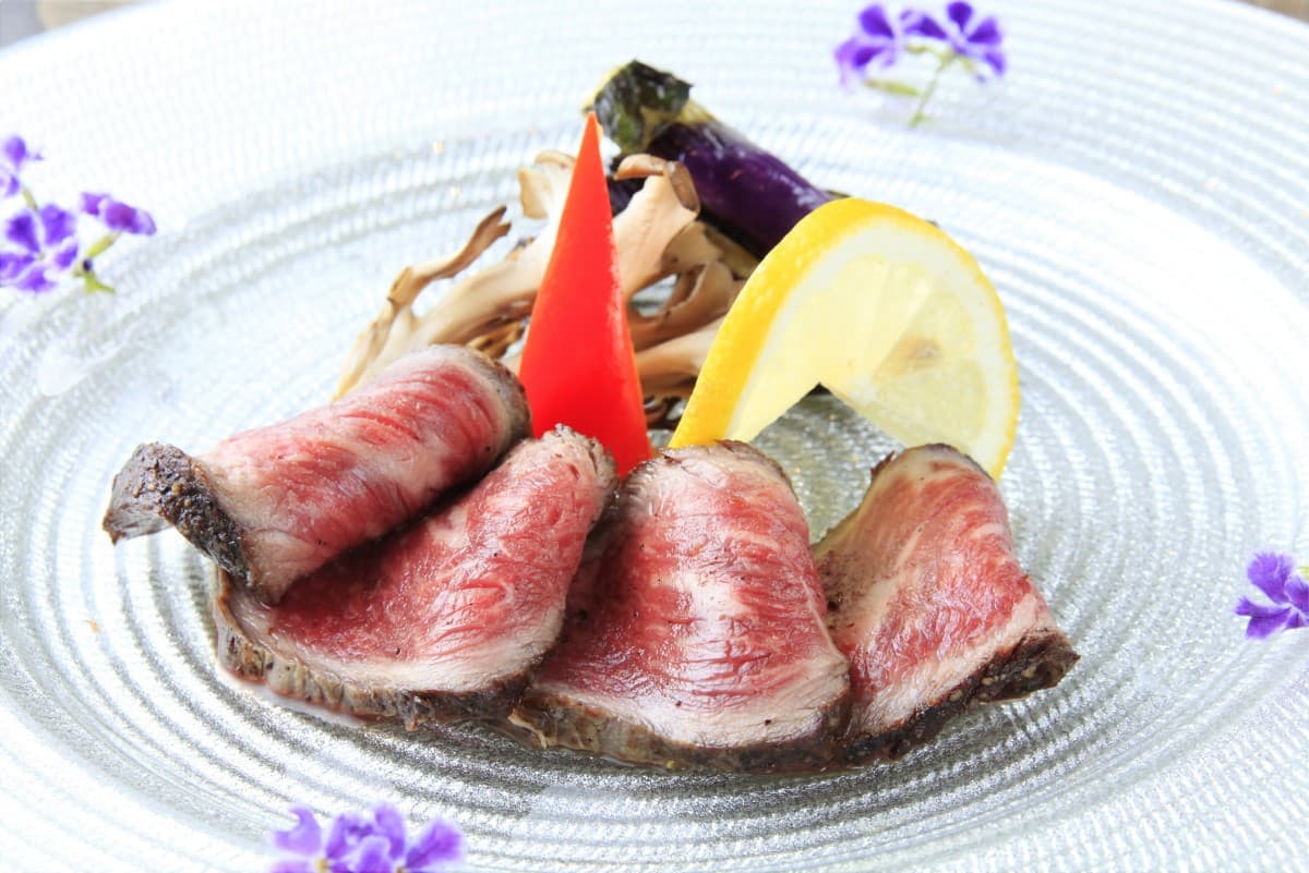 【クリスマス限定プラン販売開始】熱海のオーベルジュで愉しむ静岡牛ローストビーフとこだわりケーキ｜2025年12月20日～25日