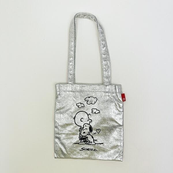スヌーピー×ルートートはスタイリッシュで普段と違う雰囲気！クールなバッグが種類豊富にそろってます