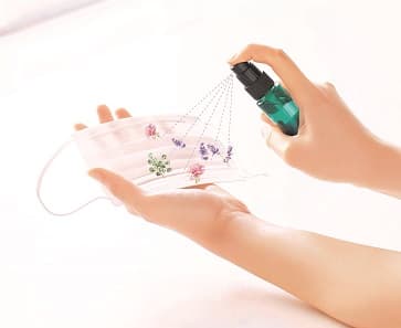 マスクにシュッ！　アロマ香るマスク用スプレー。　無添加主義(R)※1のハーバーから限定新発売！