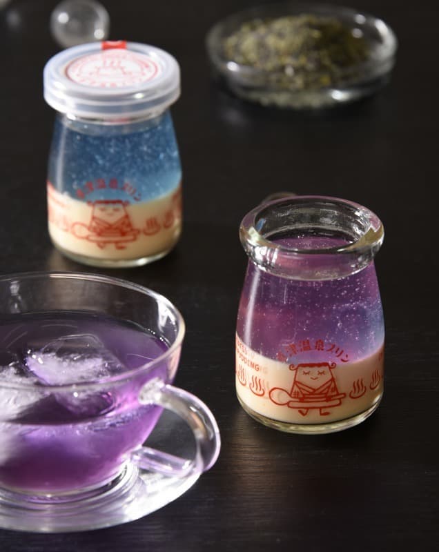 色が変わるプリン！ 草津温泉のライトアップされた“夜の湯畑”をイメージした 青から紫に色の変化が楽しめる“夜の湯畑プリン”を新発売！