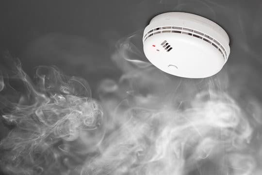 日本の煙探知器市場規模は2033年までに1億5,530万米ドルを超える見込み｜年平均成長率6.8%で成長