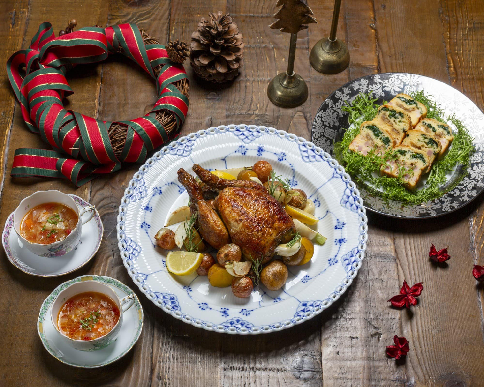 ワイエスフード、ミシュランシェフ西村貴仁CCOが手掛ける料理と「ROTISSERIE★BLUE」特製チキンのクリスマスディナーセットを発売