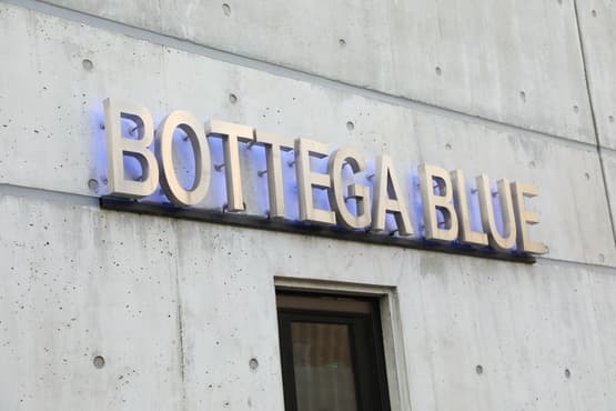 BOTTEGA BLU.