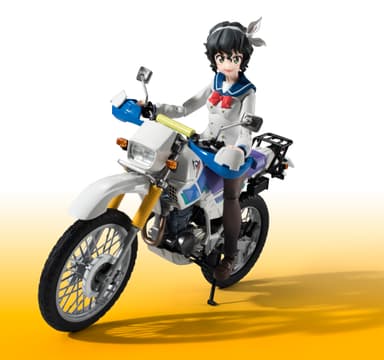 S.H.Figuarts 天野恩紗(制服)＆SEROW225W(1) ※画像はイメージです。　(C)おりもとみまな(ヤングチャンピオン烈)／ばくおん!!製作委員会
