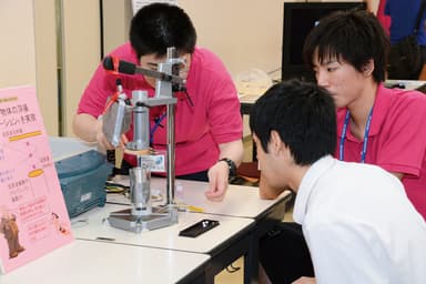 オープンキャンパス実習・実験コーナーの様子(前年度)