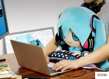 初音ミク　PCクッション 使用イメージ