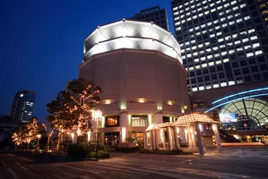 銀河劇場外観