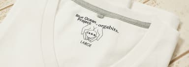 首元のブランドネーム