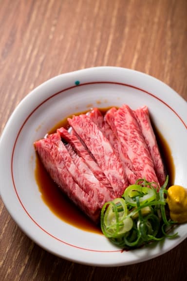 近江牛肉刺し