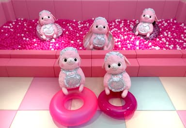 「アルパカ広場」のピンクの海(ボールプール)