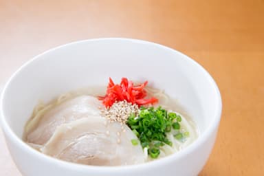 博多名物「豚骨ラーメン」麺はお好みの固さで