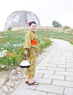 ゆかたで散策する様子 イメージ