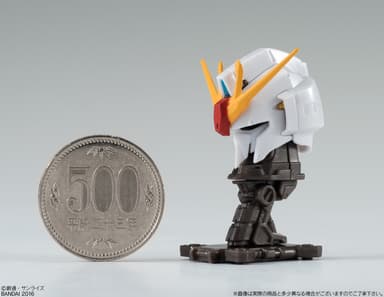 500円玉サイズのガンダムヘッド食玩