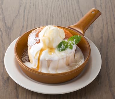 ふわふわ厚焼きパンケーキ　～メープル＆ホイップ～