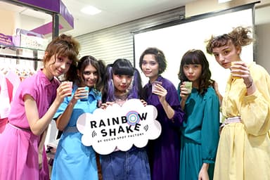 インスタレーションのモデルと相羽瑠奈