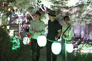 ＜参考イメージ＞高橋匡太「Glow with City Project in Kamakrura 長谷の灯かり」2015年　撮影：上村美都