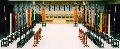 紫宸殿と南庭で行われた即位大礼の模型（一般財団法人宗教文化研究所 蔵）<展示：城南宮斎館>