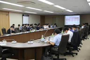 検討会議の様子