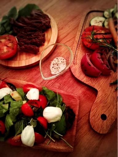 こだわりの野菜と肉料理
