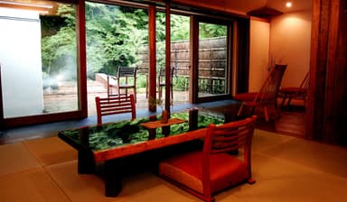 「淙」　室内