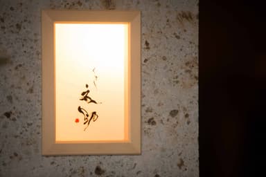 店内入口でしっとりとお出迎え