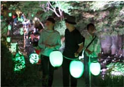 高橋匡太「Glow with City Project in Kamakura 長谷の灯かり」2015年　撮影村上美都