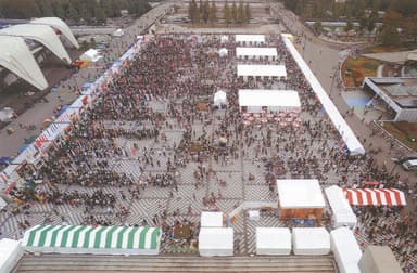 毎年多くのファンが駒沢公園を埋め尽くす！