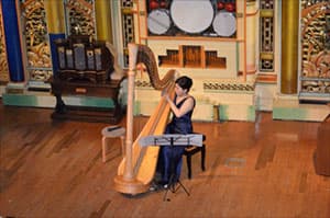 小原彩乃(おはらあやの ／ ハープ・ソロ)