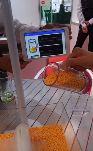 ビールジョッキの傾きで残量をデータ―として送信するデモ