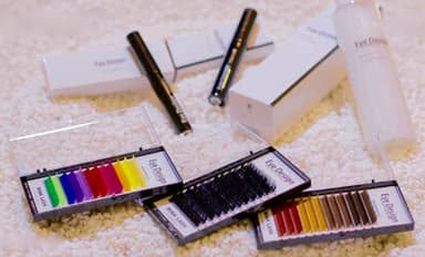 自社開発原料及び化粧品