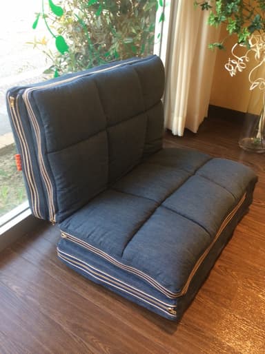 2つ折りでミニソファ