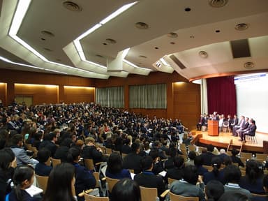 神戸市外国語大学で行われた開会式