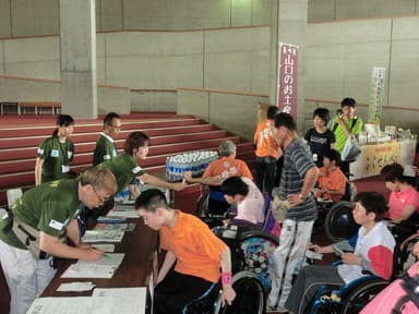 社員ボランティアによる大会運営サポート、応援 1