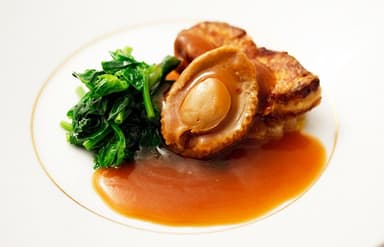 「THE CHINOIS Taste of Canton」の看板メニュー、干アワビ料理