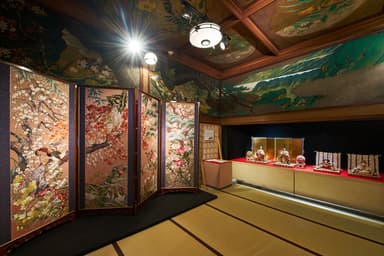 草丘の間