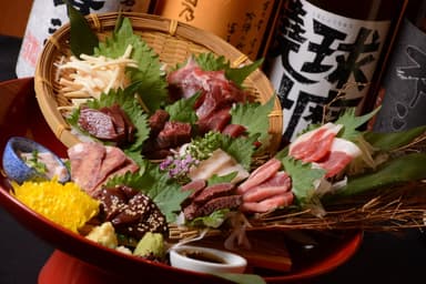 馬刺し盛り合わせ