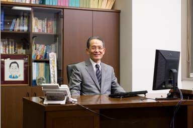 ベイヒルズ税理士法人 代表社員　岡 春庭