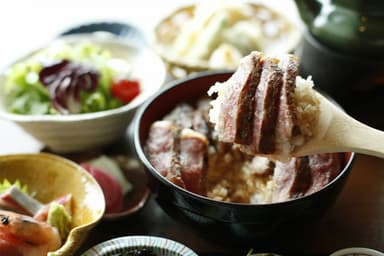 ひつまぶしをよそう