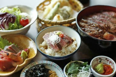 薬味をのせて