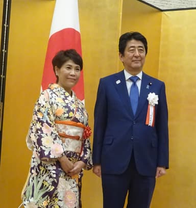 総理官邸にて授賞式の様子